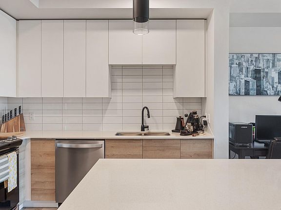 2nd image of 695 Aspen Rd #403