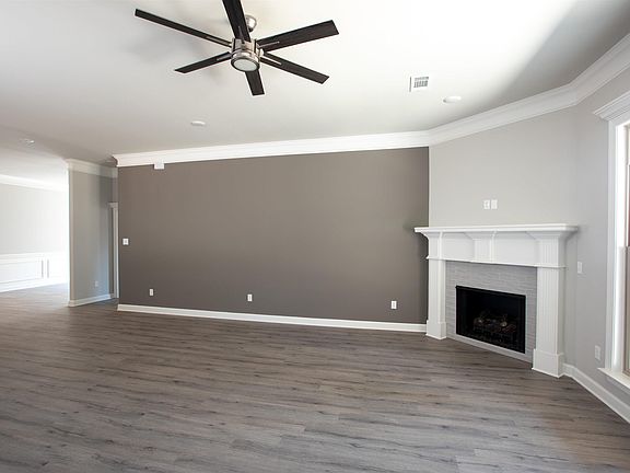4th image of 68 Lucia Ln