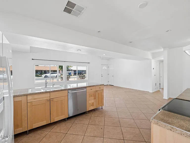 7 S Catalina St — Photo 9