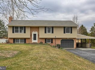 709 Cedar Rd, Hershey, PA 17033