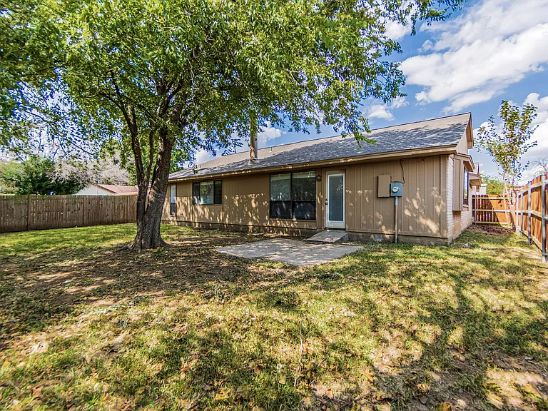 Redbrook Dr — Photo 4