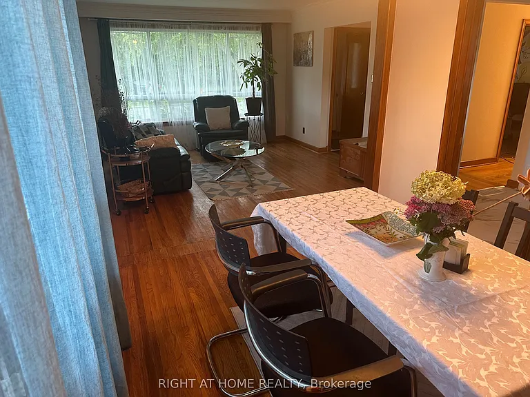 309 Queen Mary Dr — Photo 9