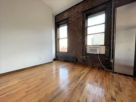 Rented by PocketBroker Inc | media 20