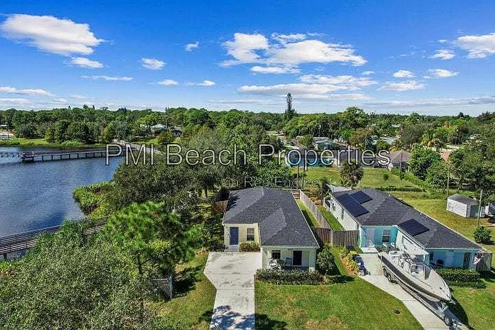 3 bed, 2.0 bath, 1368 sqft, $3,000 — Photo 2