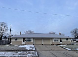 1612 Sunset Ridge Dr N, West Bend, WI 53090