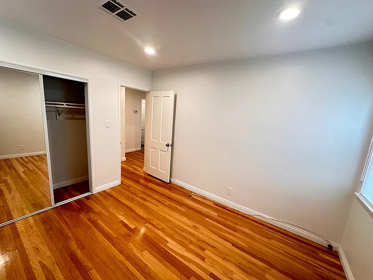 4717 Glenwood Ave — Photo 9