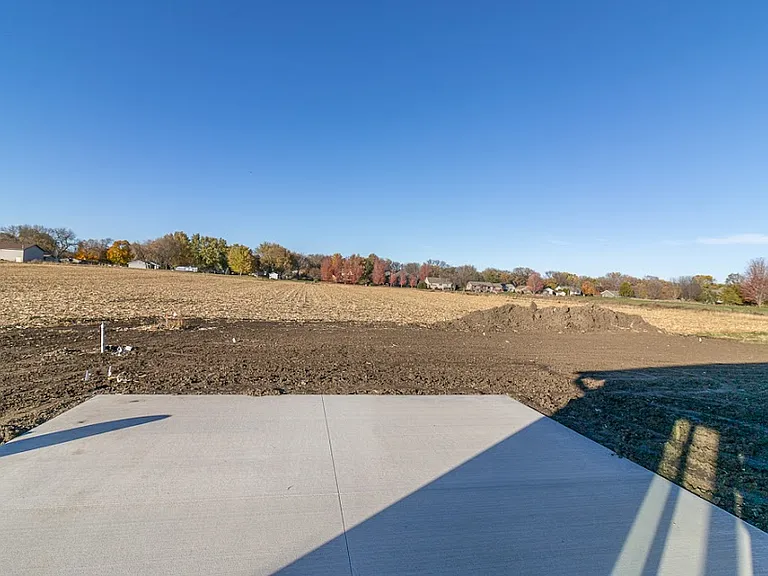 649 Luiken St — Photo 22