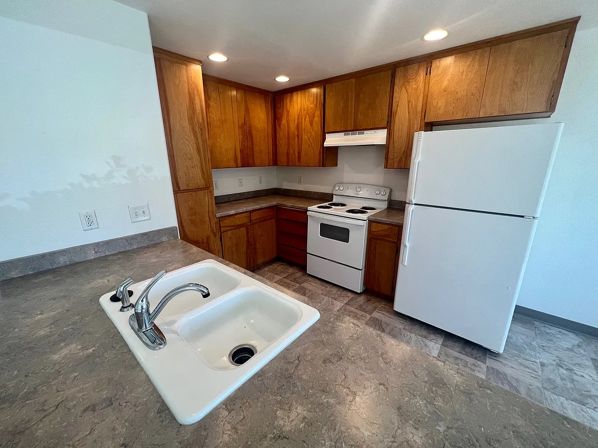 Building Photo - 3151 Forest Hills Dr #6