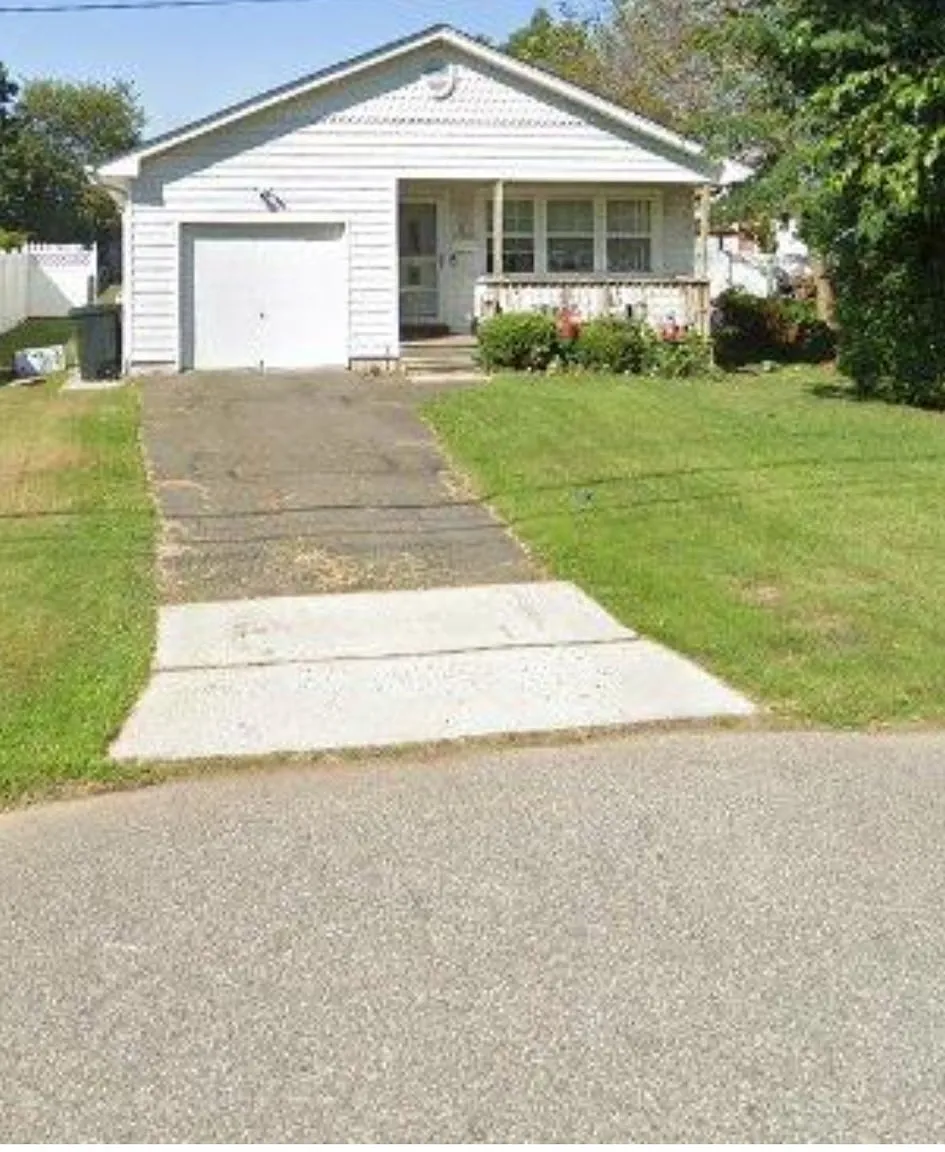 8 Gilbert Pl — Photo 3
