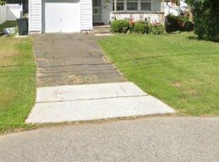 8 Gilbert Pl #0, Amityville, NY 11701