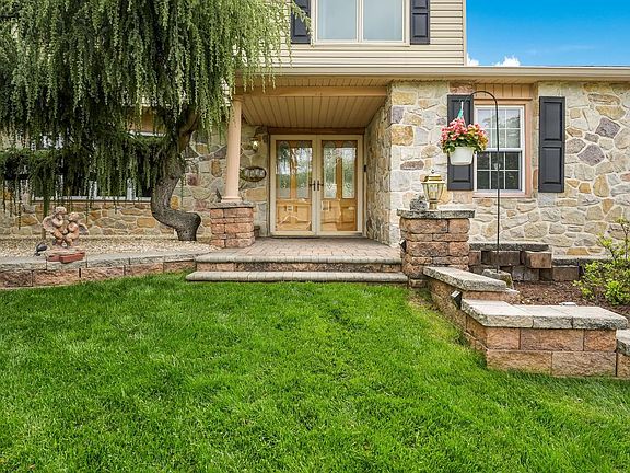 3rd image of 1815 Cynthia Ln