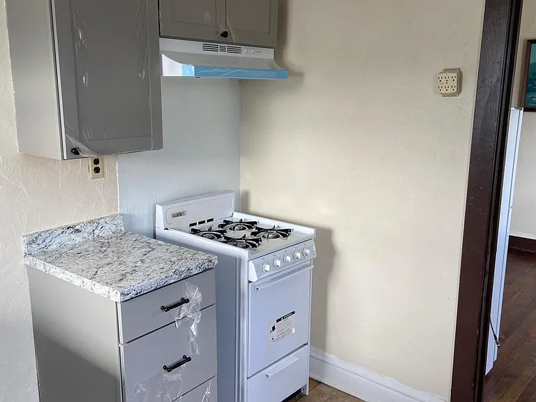 322 E Glenwood Ave #5 — Photo 3