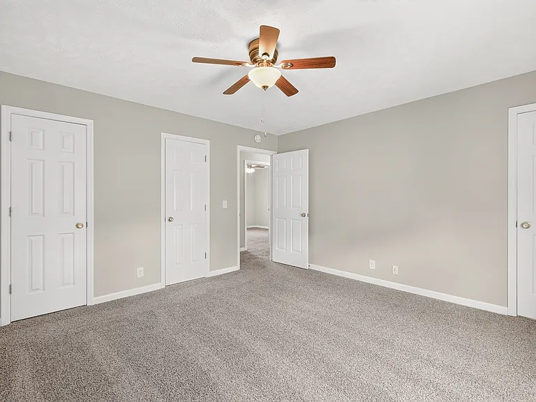 2504 Angelyn Dr — Photo 25
