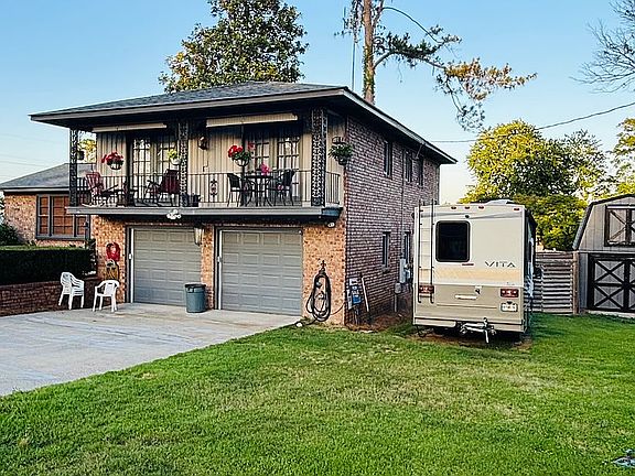 2nd image of 414 Parliament Rd