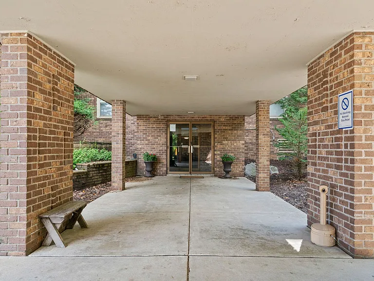 Cedarwood West Apartments | 2-Bedroom Apartments — Photo 38