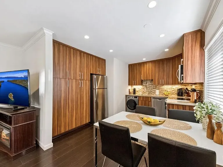 1223 Bonanza Ave #11 — Photo 5