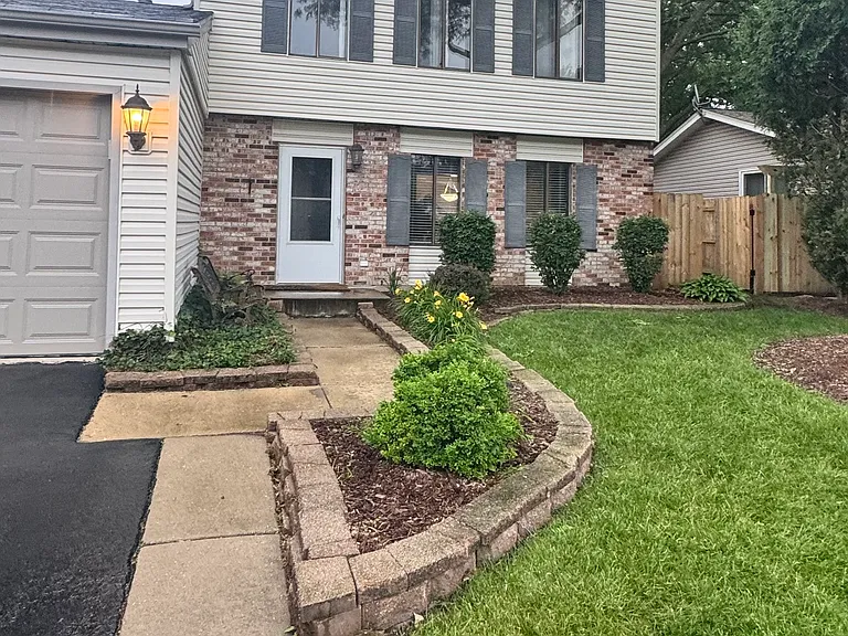 811 Ottawa Ct — Photo 1