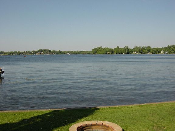 5th image of 3870 S Shore Dr