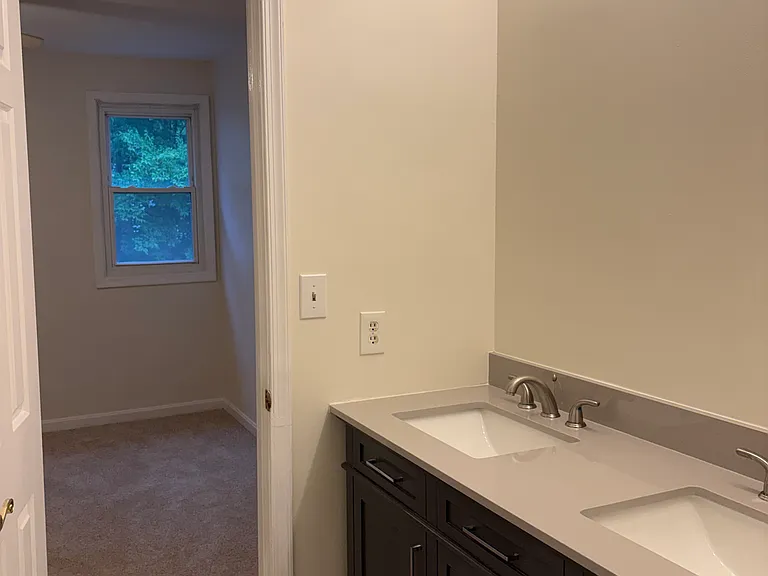14208 Greenview Dr — Photo 19