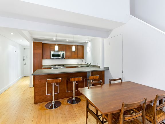 3rd image of 100 W 15th St APT 1D
