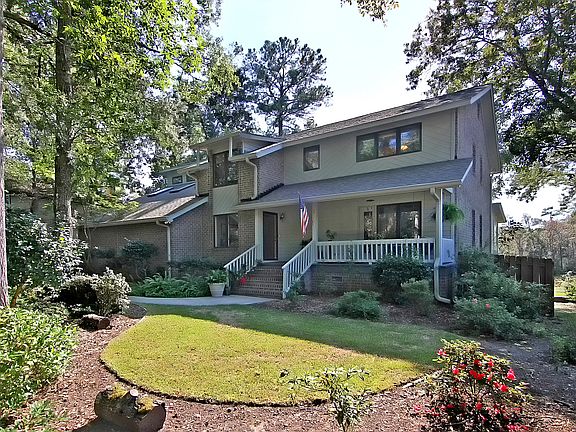 3rd image of 220 Shaftesbury Ln