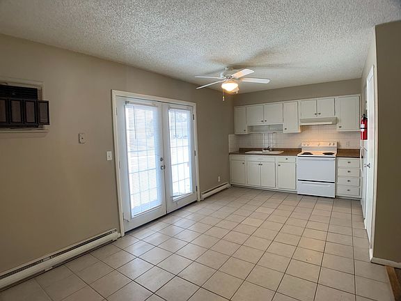3rd image of 9757-9763 Toth St