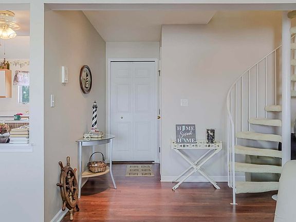 5th image of 5065 Spinnaker Ln Unit D
