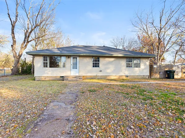 427 E Oak St, Skiatook, OK 74070