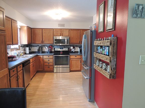 3rd image of 110 SW Cedarwood Dr