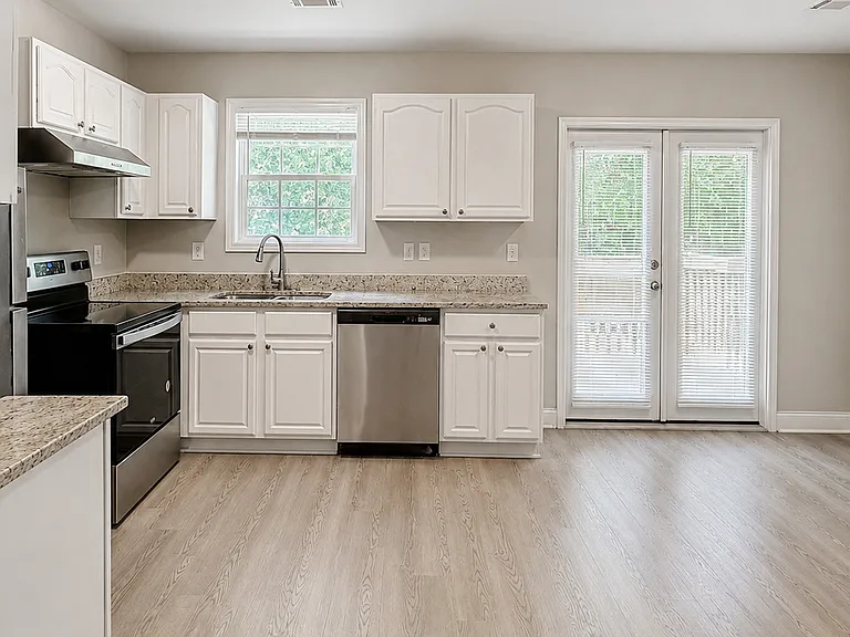 1240 Pinedale Cir NW — Photo 3