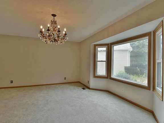 4th image of 2141 S Canterbury Ln
