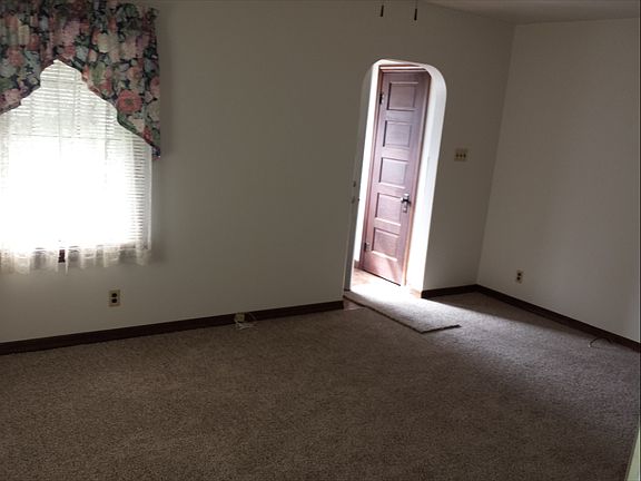 5th image of 146 Irvington Ave