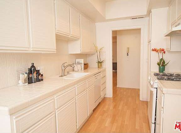 5th image of 1164 Wellesley Ave APT 205