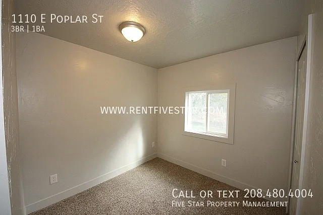 1110 E Poplar St — Photo 6