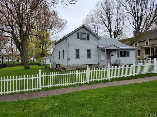 252 S James St, Cape Vincent, NY 13618