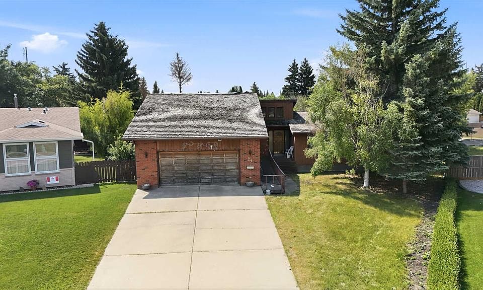 1st image of 24 NE Brookes Cres