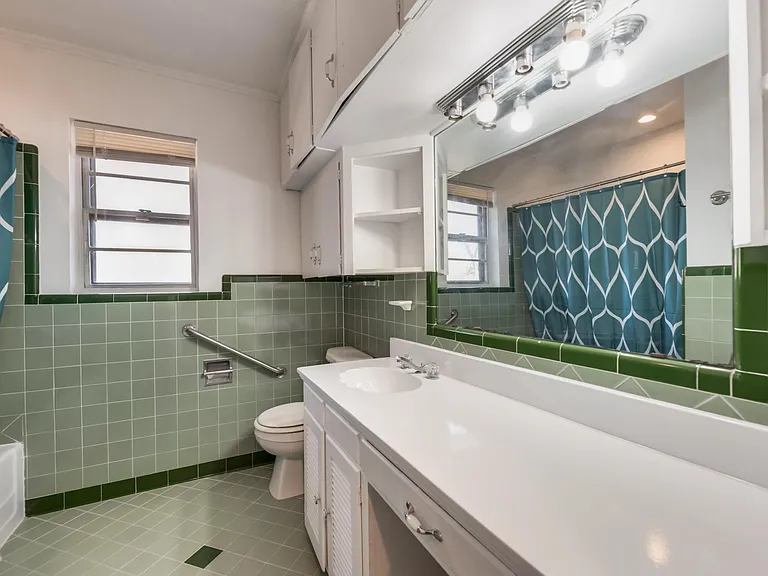 Tarryall Dr — Photo 3