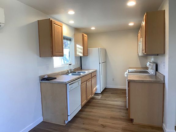 3rd image of 2672 Upper Dr #0