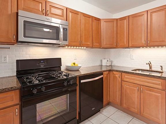 3rd image of 209 Lexington Ave #2