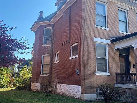 3rd image of 5038 Raymond Ave