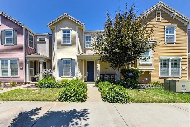 11051 International Dr photo 1