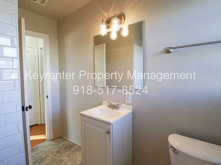 723 N Gary Pl — Photo 16