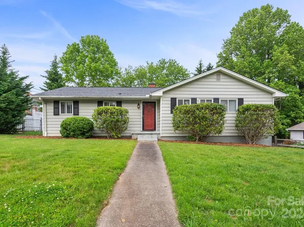 8 Deanwood Cir, Asheville, NC 28803