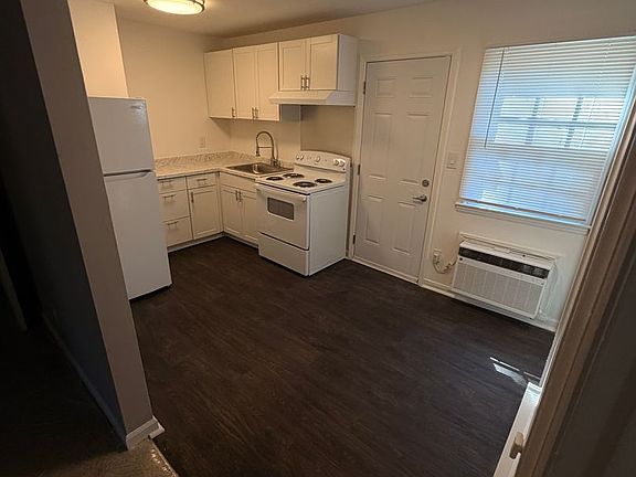 5th image of 4141-A Conway Ave