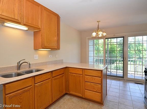 3rd image of 1006 N Glenview Ct