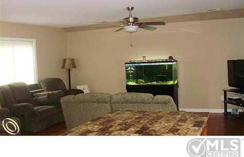 livingroom 2.jpg