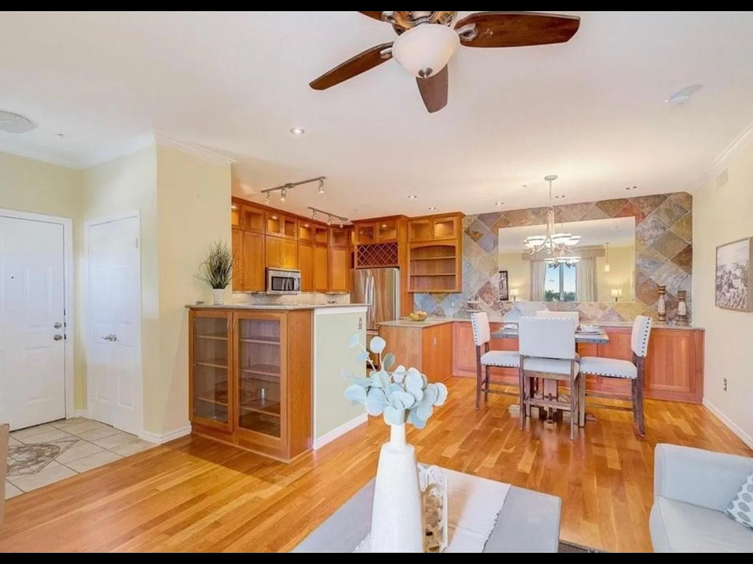 1 bed, 800 sqft, $1,950 — Photo 4