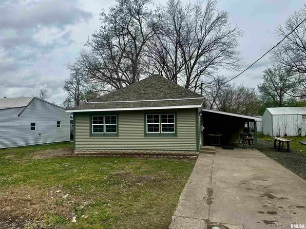 714 W 5th St, Johnston City, IL 62951