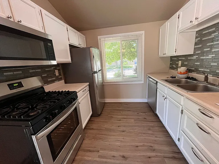 412 Albion Way — Photo 9