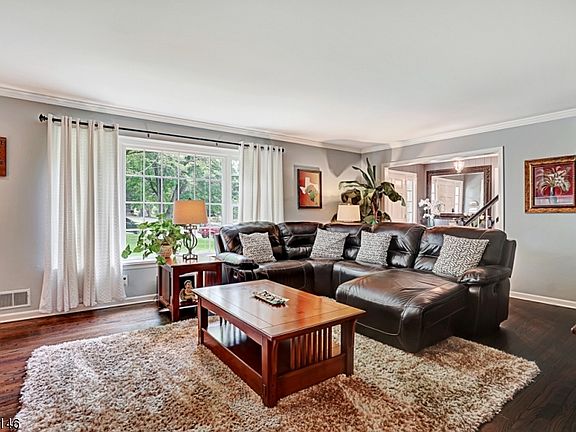 4th image of 2128 Primrose Ln
